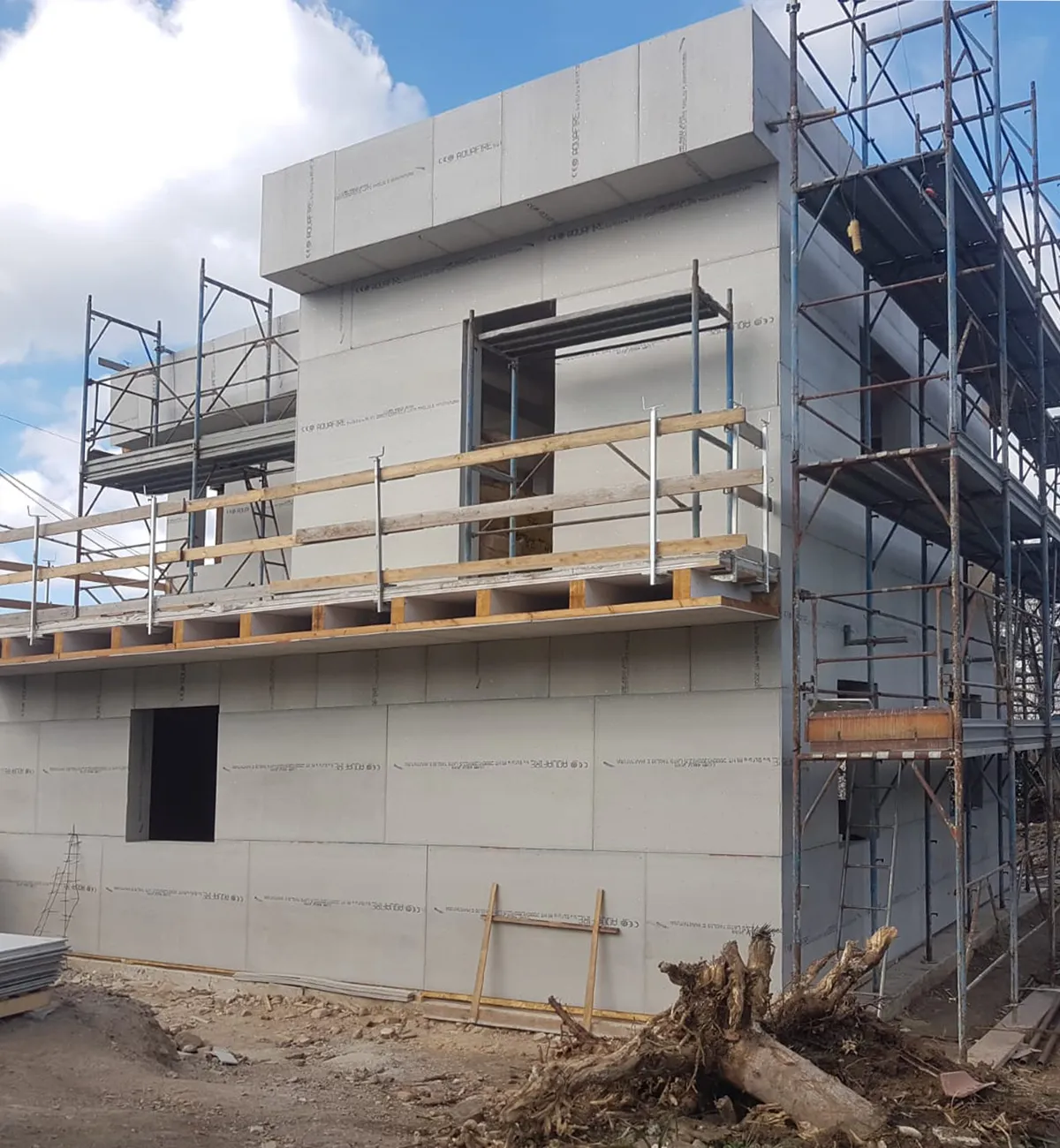 Installation of the AQUAFIRE Fiber-Reinforced Cement Thermal Insulation Panel on a Residential Building